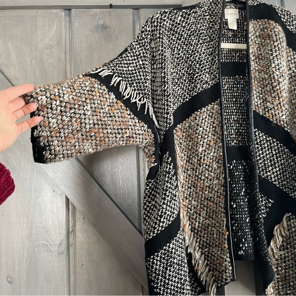 Chicos Women’s Fringe Open Cardigan black brown patterned knit size 1 medium - Picture 4 of 9